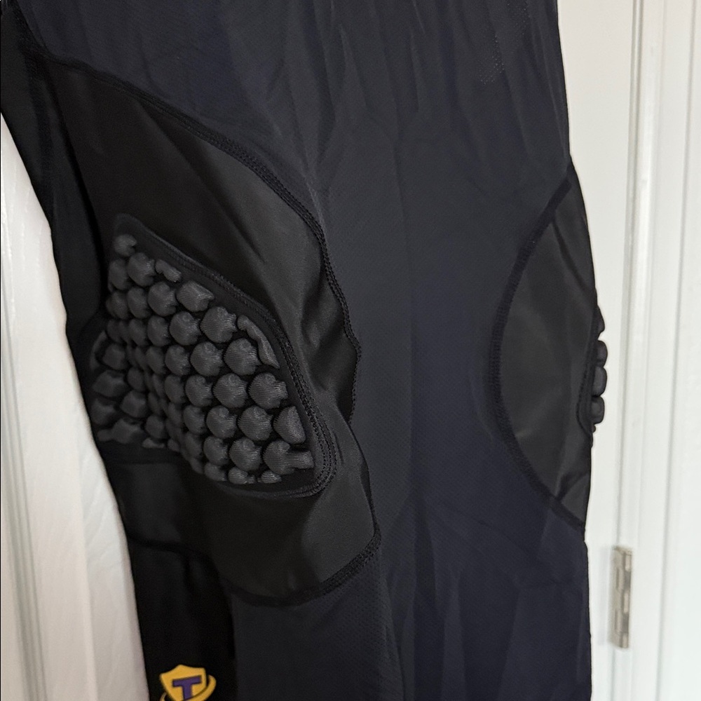 TUOYR Men’s Football Padded Shirt - Compression Adult Vest - Protective - Picture 10 of 16
